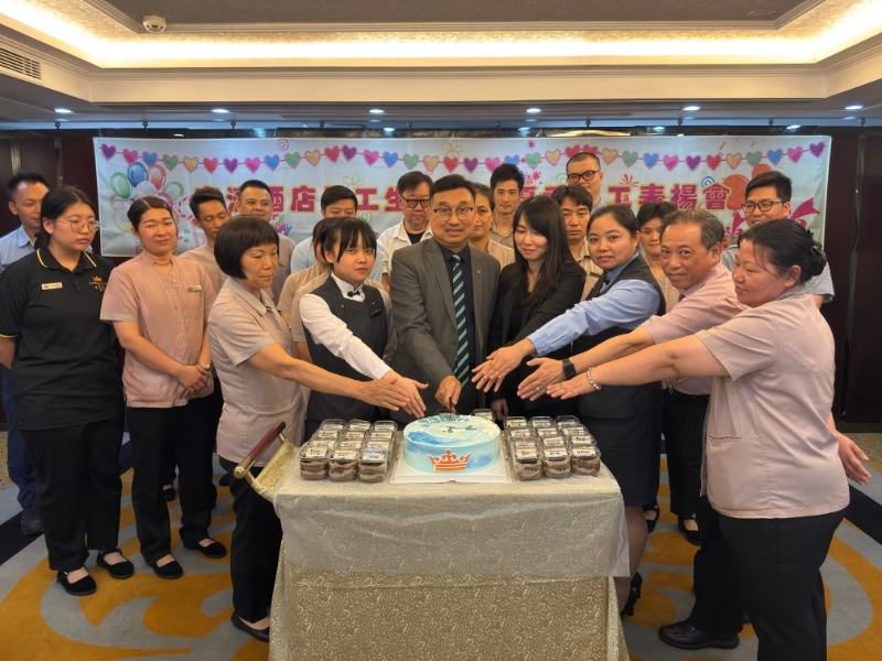 南光澳中旅下属帝濠酒店举办第二季度员工生日会20250626 (1).jpg